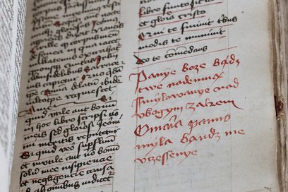 Rękopisy sprzed pięciu i sześciu stuleci przypominają nam, że język nie jest martwym, skamieniałym s