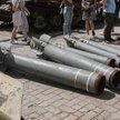Rakiety systemu artylerii rakietowej RS-30 Smiercz i RS-30 Grad na wystawie zniszczonego rosyjskiego