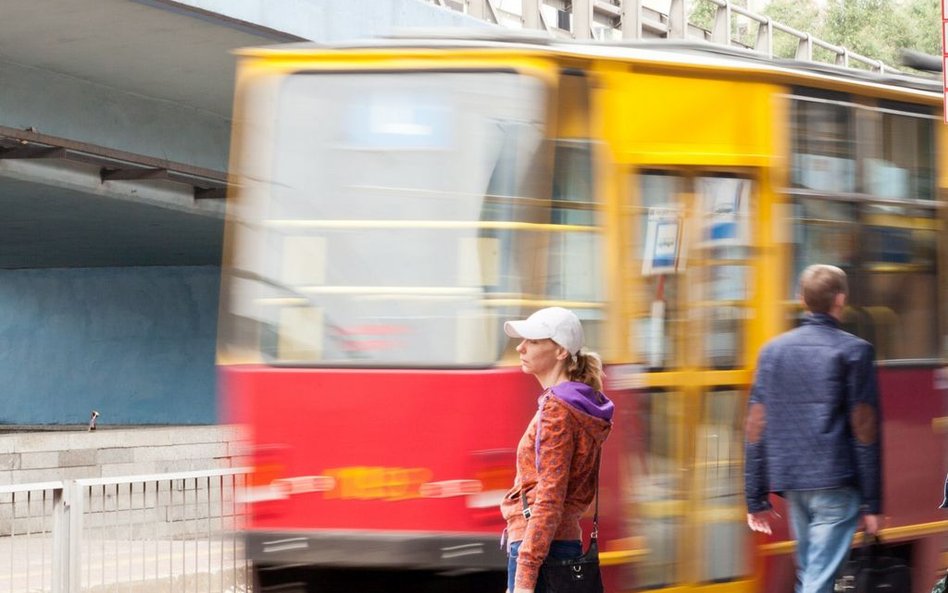 Trzy tramwaje zderzyły się w Warszawie. Są ranni