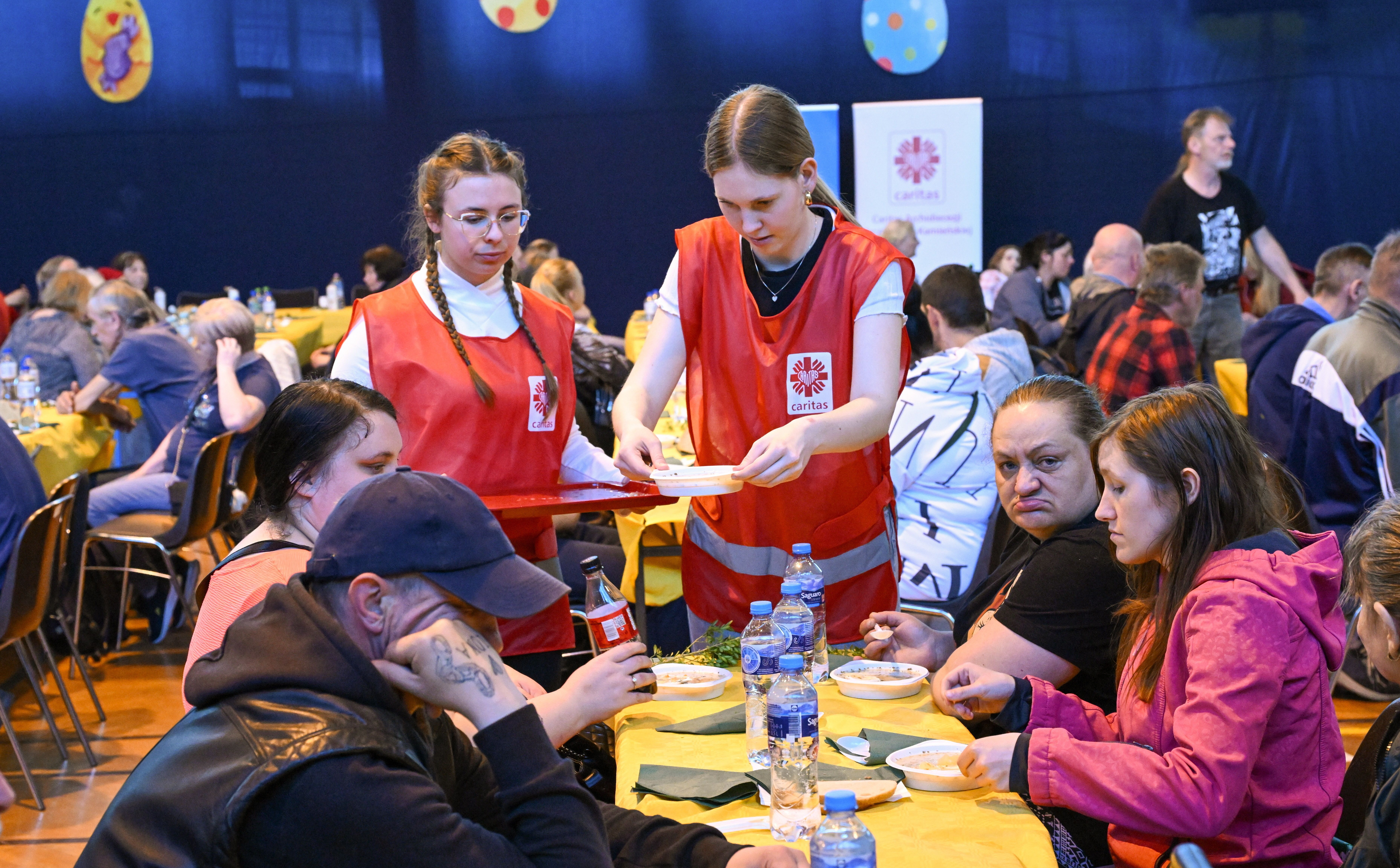 W całej Polsce organizowane są śniadania wielkanocne dla potrzebujących