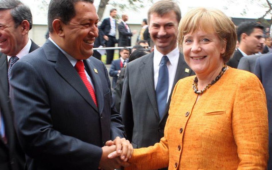 Hugo Chavez z Angelą Merkel