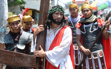 Wielkanoc na Filipinach: 17 osób zostało przybitych do krzyży
