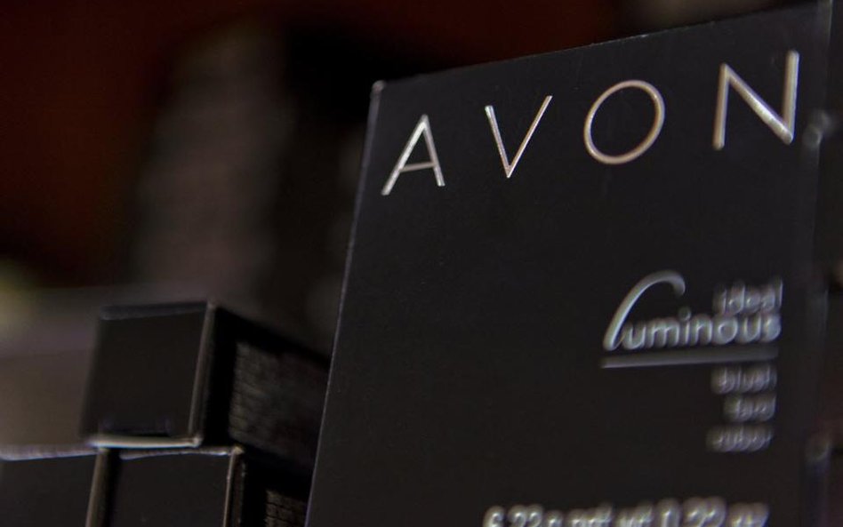 Avon tnie koszty i zarabia
