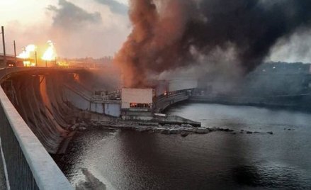 Skutki trafienia przez Rosjan Dnieprzańskiej Elektrowni Wodnej