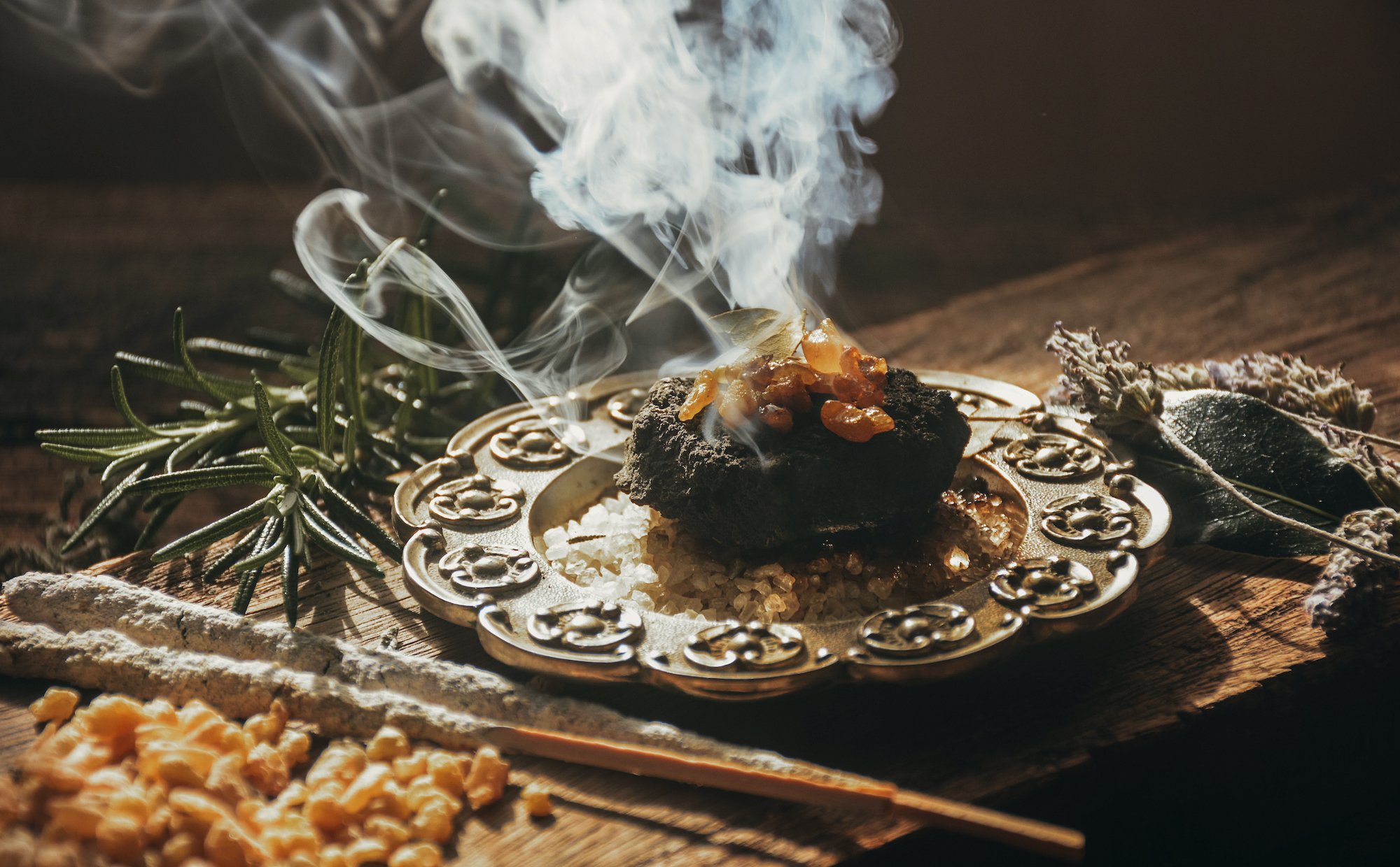 Żywica, którą pachną kościoły i cerkwie, znika z rynku. Nadchodzi kryzys