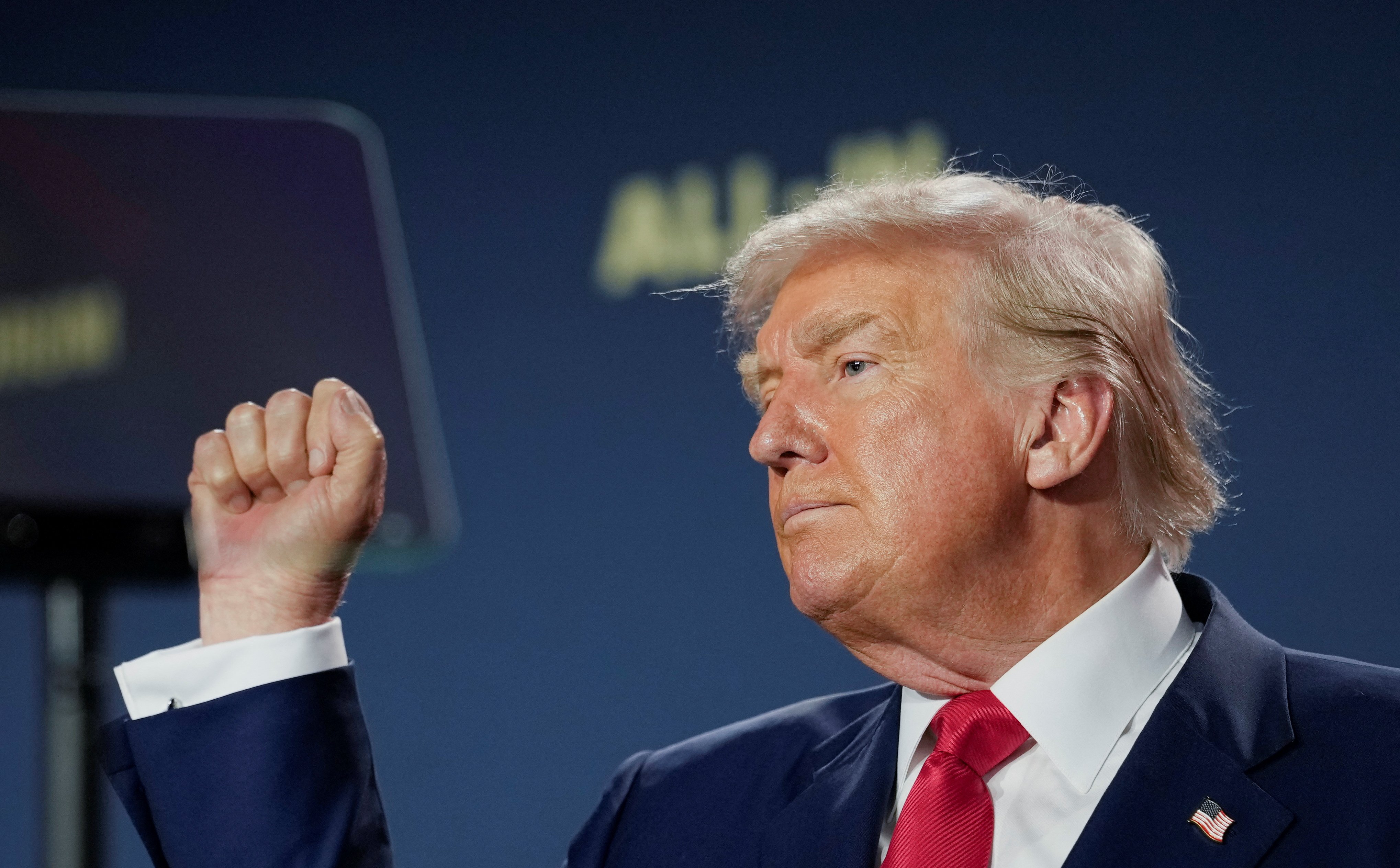 Michał Szułdrzyński: Jak Donald wdepnął w bagno. Teorie spiskowe mają wiele wspólnego