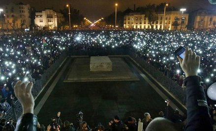 Demonstranci na Placu Bohaterów