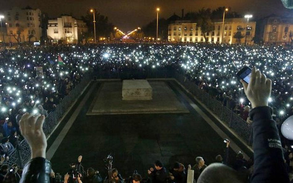 Demonstranci na Placu Bohaterów