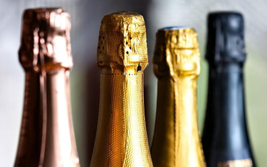 Butelki zalegają w piwnicach. Pandemia szkodzi szampanowi