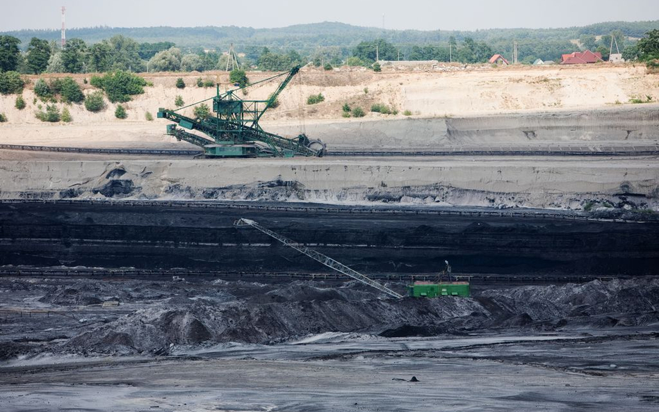 Polacy coraz częściej protestują przeciw inwestycjom w kopalnie odkrywkowe w swojej okolicy.