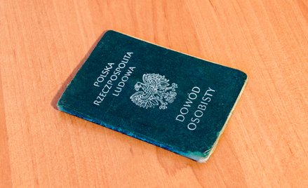 Stary zielony dowód osobisty może pomóc w udokumentowaniu okresów zatrudnienia i uzyskaniu wyższej e