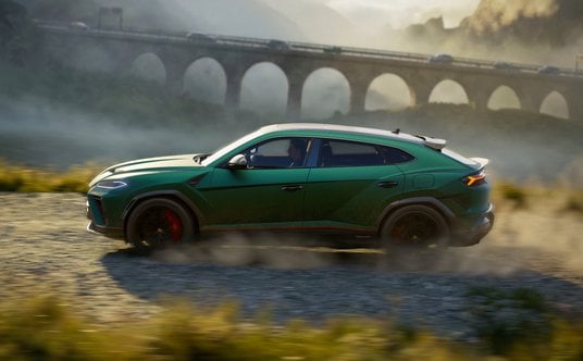 Lamborghini Urus SE Performante