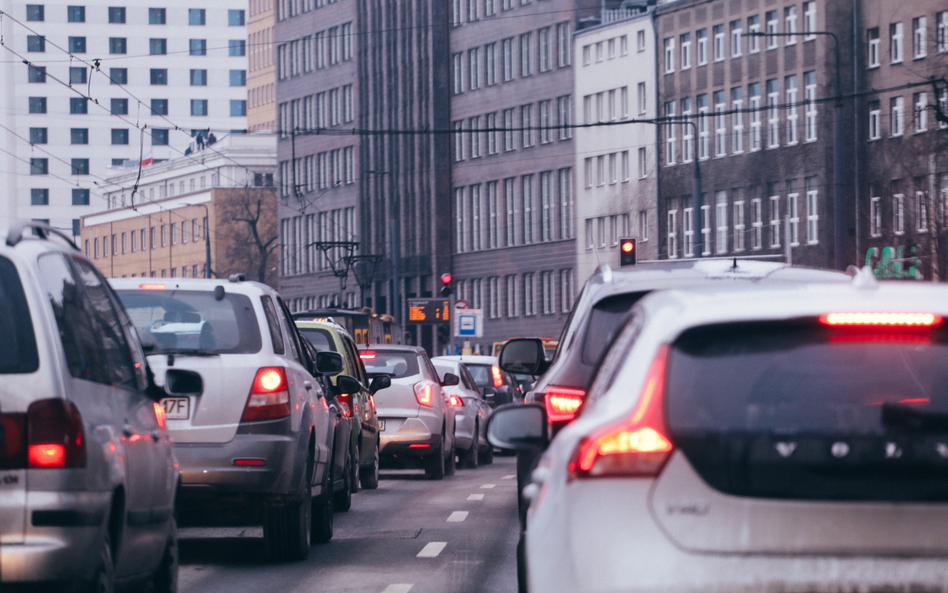 Koerek samochodów w centrum Warszawy