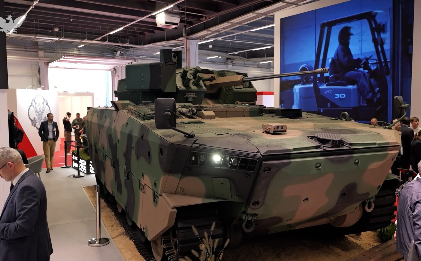 Pierwszy seryjny Borsuk i model ciężkiego wozu dla piechoty