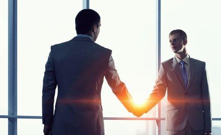 Zakaz konkurencji: czy zrzeczenie się przez pracownika odszkodowania jest bezpieczne dla pracodawcy?