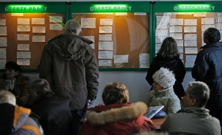 Tylko w kwietniu zasiłki dostawało ok. 400 tys. osób na ponad 1,97 mln zarejestrowanych bezrobotnych