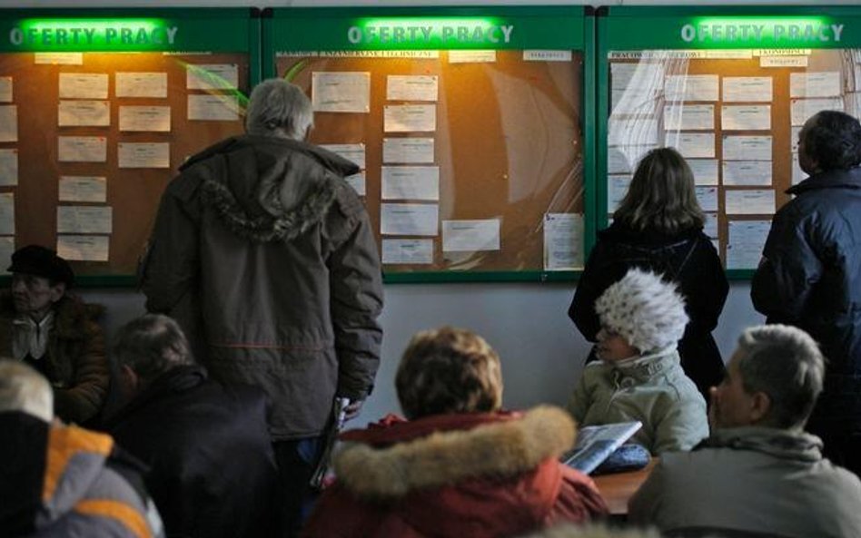 Tylko w kwietniu zasiłki dostawało ok. 400 tys. osób na ponad 1,97 mln zarejestrowanych bezrobotnych