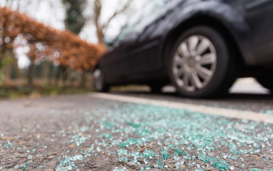 Policja wyśmiewa bezmyślnego złodzieja samochodów