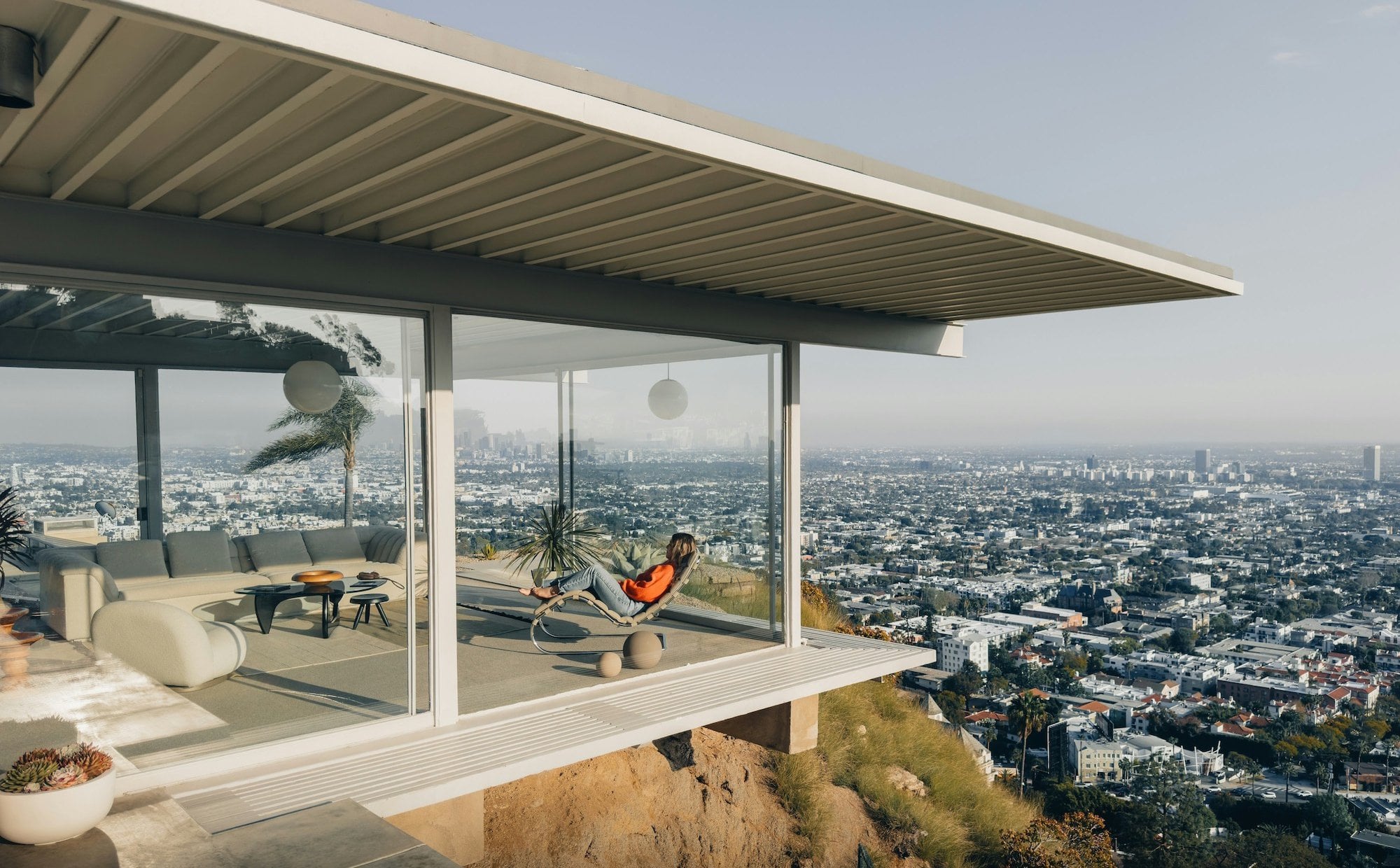 Ikona modernizmu na sprzedaż. Luksusowa willa, w której od lat nikt nie mieszka