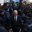 Przewodniczący PKW sędzia Sylwester Marciniak przed siedzibą Państwowej Komisji Wyborczej w Warszawi