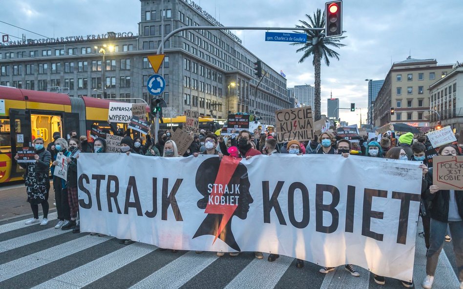 Strajk kobiet: jak panie mogą wziąć wolne od pracy, by uczestniczyć w środowym proteście