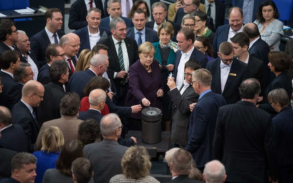 Bundestag przegłosował zniesienie podatku solidarnościowego. Duża ulga dla podatników