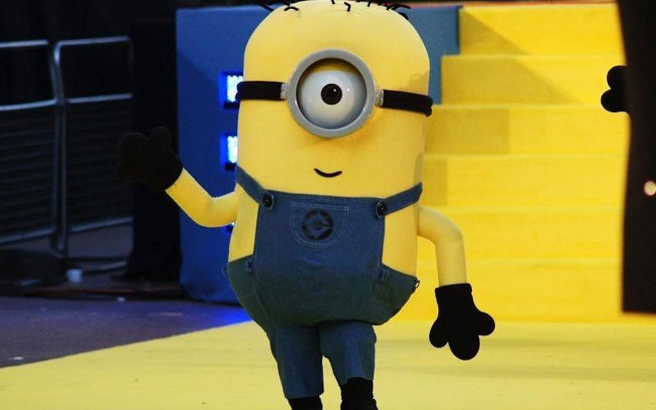 Włamywacz w stroju Minionka