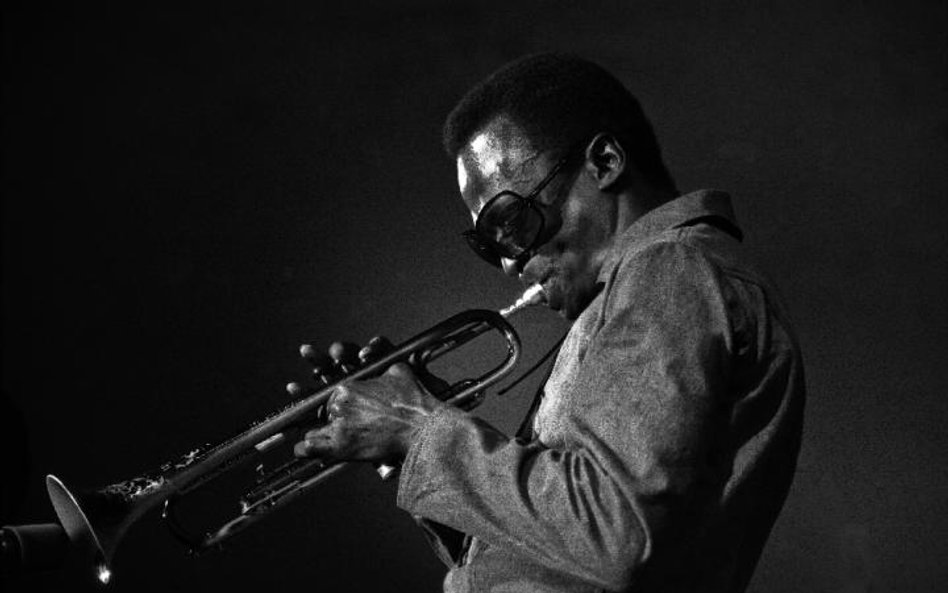 Miles Davis kochał boks. Idolem jego dzieciństwa był Joe Louis, wzorem w walce z alkoholem i narkoty