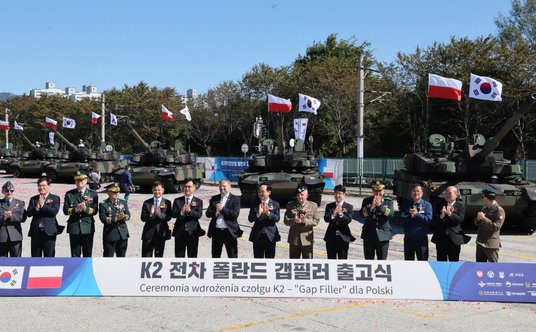 Przedstawiciele władz i dowództw sił zbrojnych Polski oraz Republiki Korei, a także firmy Hyundai Ro