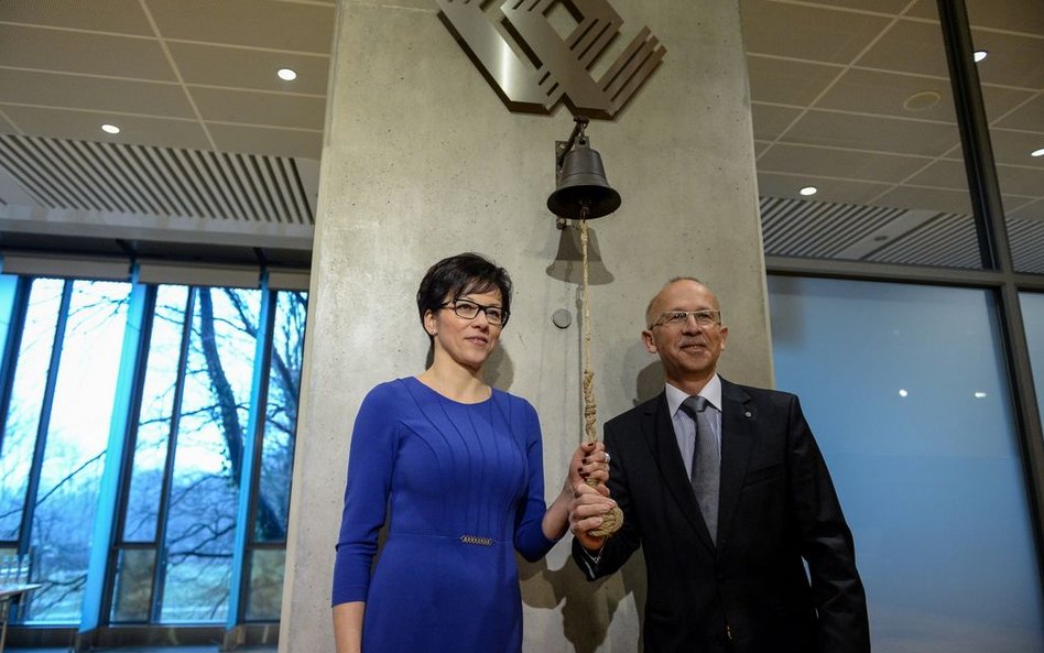 Małgorzata Zaleska (L) oraz były prezes GPW Wiesław Rozłucki (P)