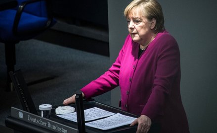 Koronawirus w Polsce. Merkel uzasadnia sprowadzanie szczepionek za pośrednictwem UE