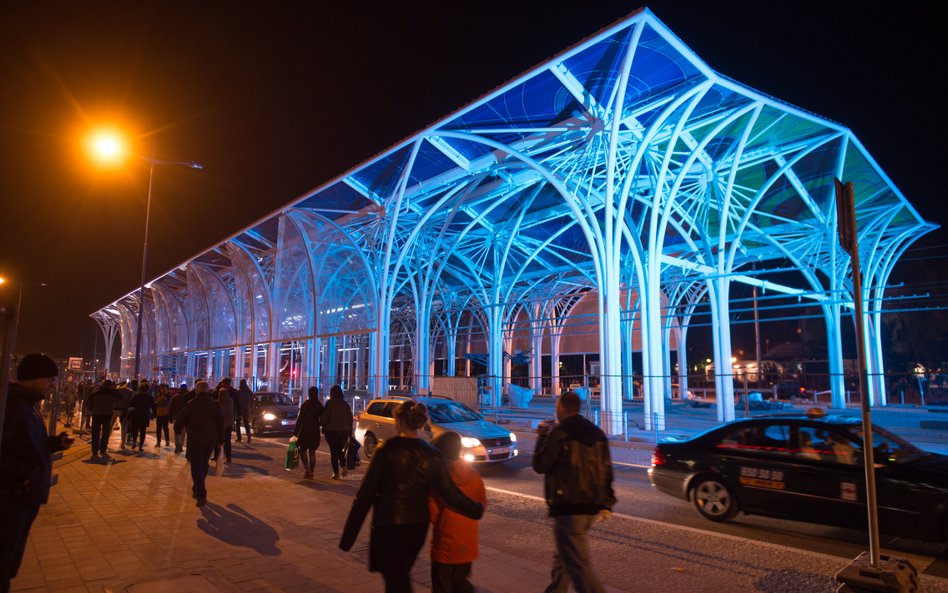 Dworzec Tramwajowy Centrum został zaprojektowany przez Jana Gałeckiego