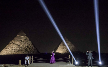 W Egipcie można już zjeść kolację pod piramidami