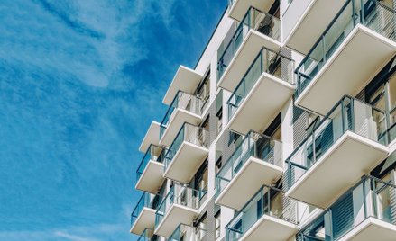 Dobrze wycenione nieruchomości o dobrym standardzie, w atrakcyjnych lokalizacjach, znajdują nabywcę 