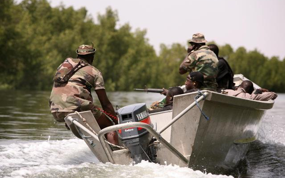 Senegalska piechota morska podczas manewrów (Fot. Master Sgt. Grady Fontana)