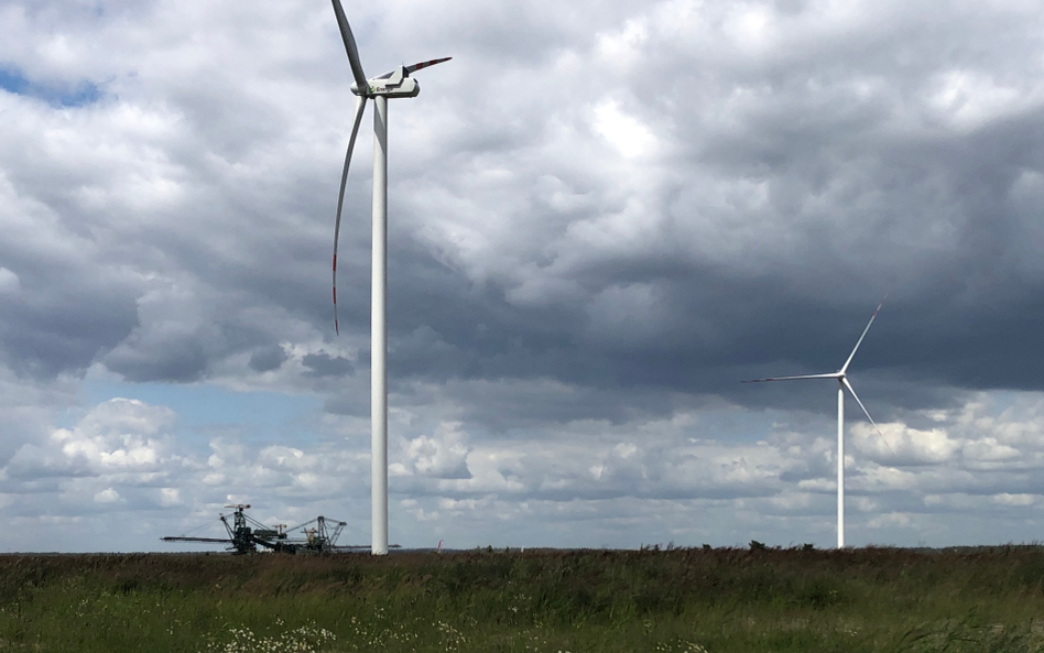 Farma wiatrowa Przykona należąca do Energi w pobliżu odkrywek ZE PAK - u