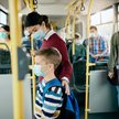 Obecnie maseczki obowiązują w środkach komunikacji, a także w publicznych przestrzeniach zamkniętych