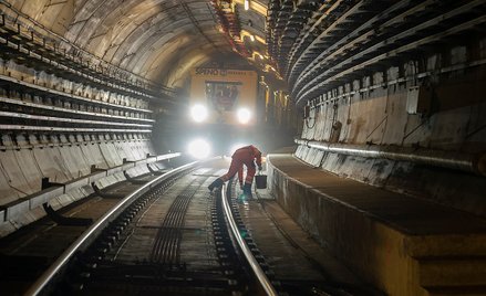 Systemy alarmowe metra wykryły w tunelach "osobę niepożądaną"