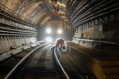 Systemy alarmowe metra wykryły w tunelach "osobę niepożądaną"