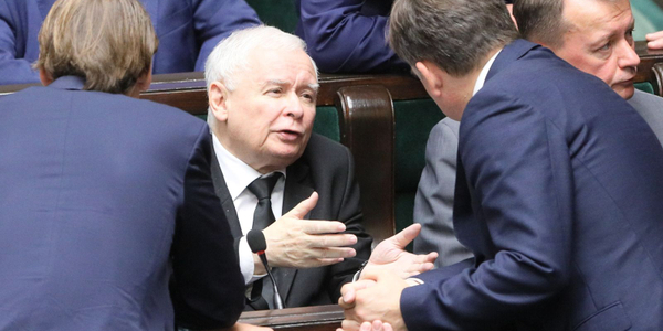 Sondaż: Coraz mniejsza przewaga PiS nad Koalicją Obywatelską. Konfederacja poza Sejmem
