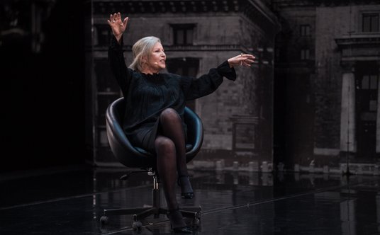 Krystyna Janda w „Białej bluzce” w reżyserii Magdy Umer