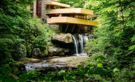 Rezydencja Fallingwater powstała na zamówienie amerykańskiego przedsiębiorcy Edgara J. Kaufmanna jak