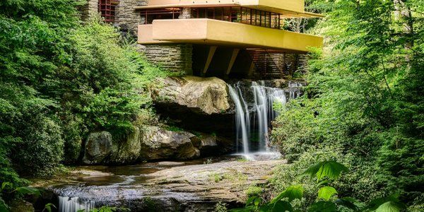 Знаменитая вилла «с водопадом» вновь обрела своё великолепие. Шедевр модернизма