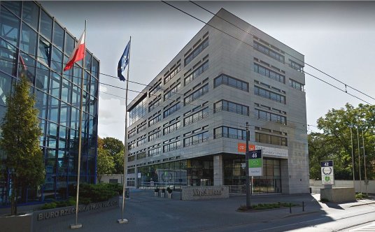 Biurowiec przy Młynarskiej jest nowocześniejszy niż ten przy Chałubińskiego, ma 15 lat