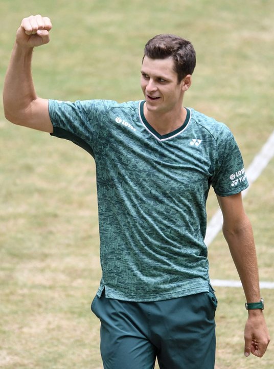 Hubert Hurkacz w ubiegłym roku był w Wimbledonie w półfinale, niedawno wygrał na trawie w Halle, wie