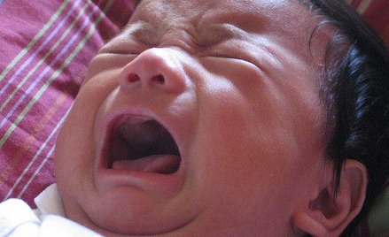 Dlaczego niemowlę nie traci głosu?