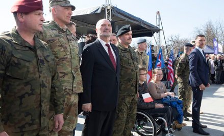 Macierewicz: Koncentrujemy się na przyczynie śmierci pasażerów Tu-154M