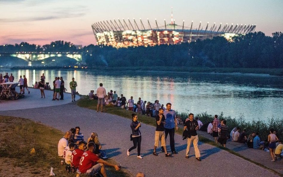 Koronawirus: Warszawa zakazuje spożywania alkoholu nad Wisłą