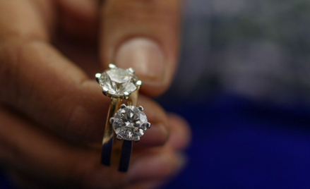 Rosja przestała eksportować diamenty. Ceny i sprzedaż rosną. Również w Polsce