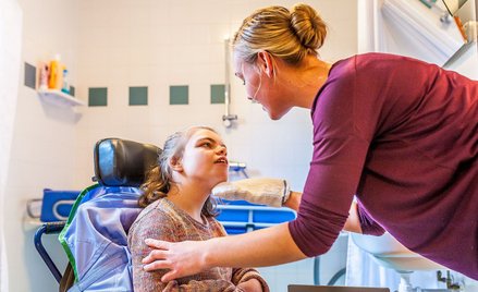 Dlaczego niepełnosprawni nie są szczepieni w pierwszej kolejności - RPO pisze do MZ